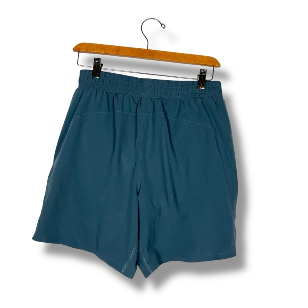 ALO Men’s 2 In 1 Pro Short Med Slate Blue $98 Zip Pockets Lined Gym Logo EUC - Picture 5 of 9